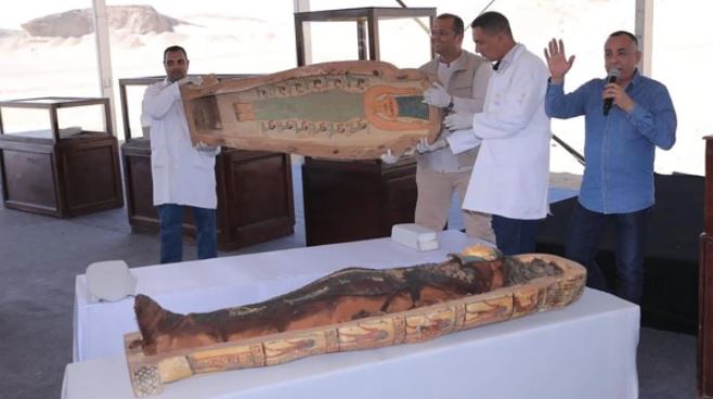 Arheologii au descoperit un sarcofag egiptean cu o imagine a lui Marge Simpson sculptată în el.